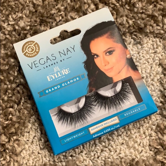 🦋 Vegas nay lashes by eylure- grand glamor - Picture 1 of 2